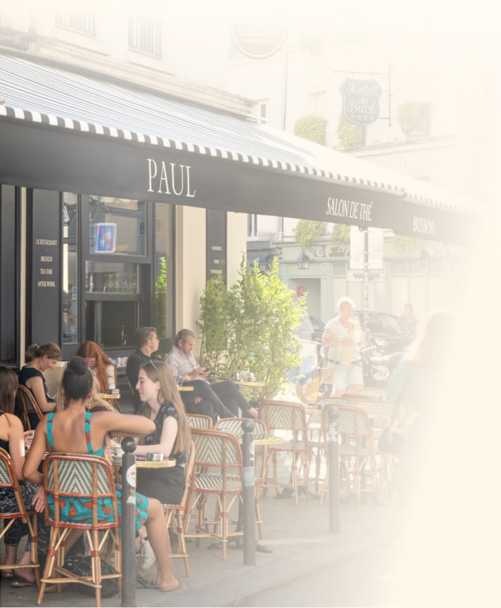La terrasse d’une boulangerie PAUL